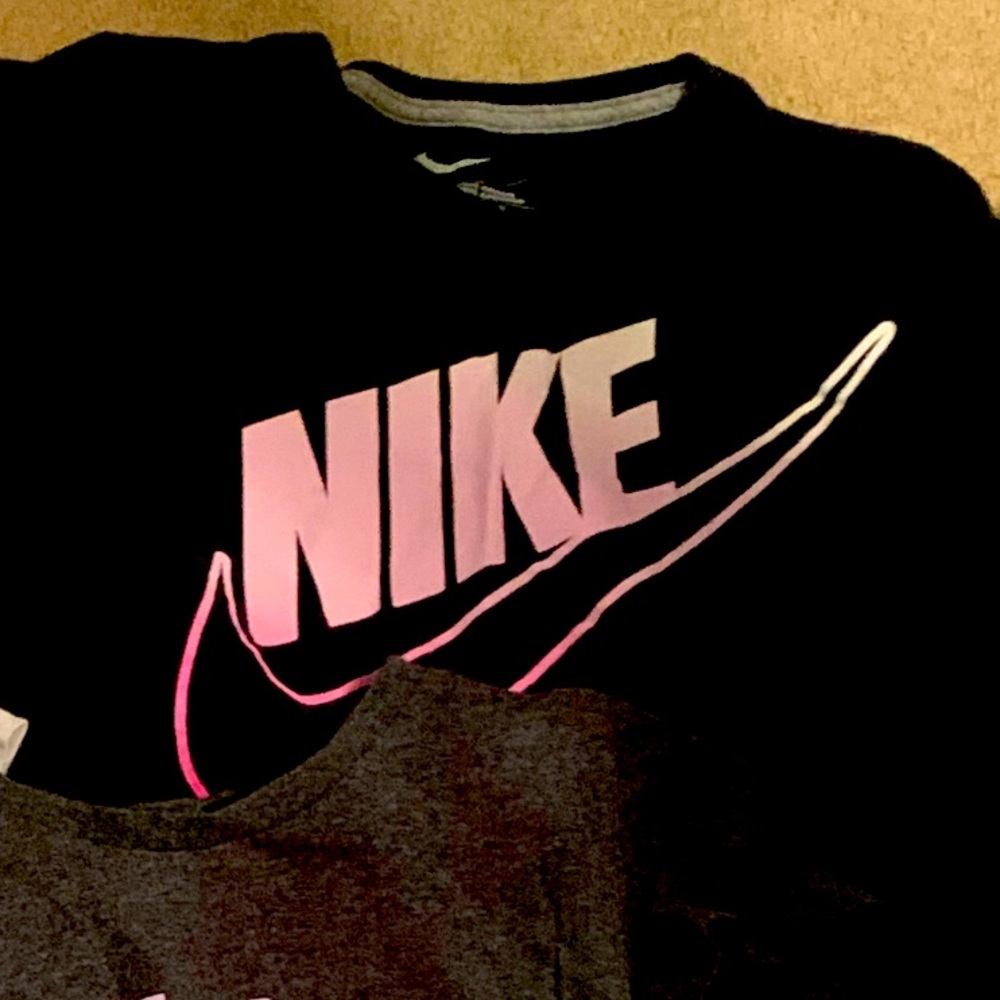 nike t shirt size small